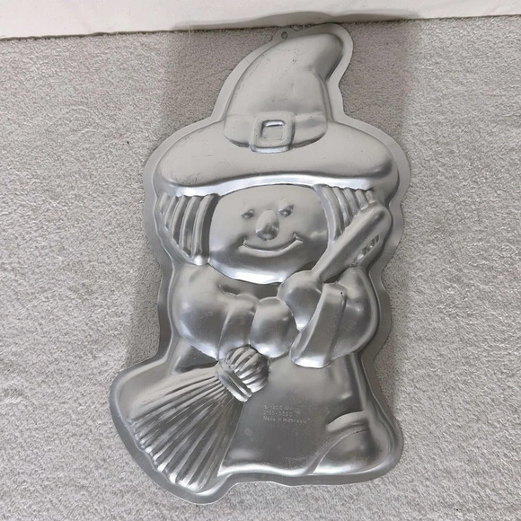 Vintage 1993 Wilton Pilgrim Cute Witch  Cake Pan 2105-9330 - Picture 1 of 12